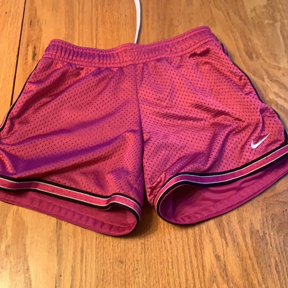 Nike Girls shorts - Picture 3 of 4